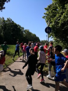 Auf dem Pater-Leutfried-Weg kommt es zum Stau.