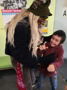 Kind in den Fängen eines Räubers